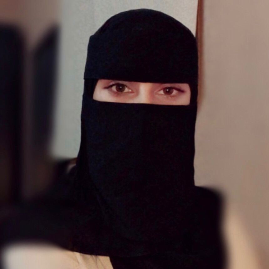 ساره العنزي